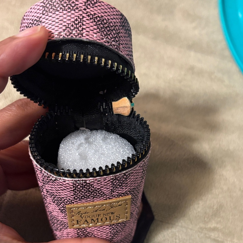 Pink Patterned Keychain Holder - Picture 5 of 8
